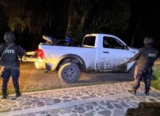 Aseguran las #FSPE cuatro armas largas AR-15, cartuchos útiles, placas balísticas y un par de vehículos