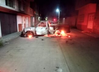 Incendian un vehículo en la colonia Cruz Grande en Yuriria
