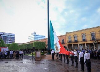 SE ENTREGA AMBULANCIA Y EQUIPAMIENTO AL CUERPO DE PROTECCIÓN CIVIL