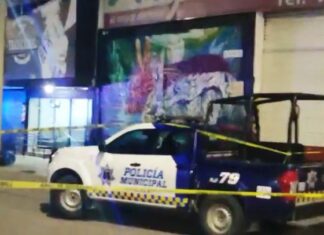 Ejecutan a un hombre al interior de su negocio de barberia en León