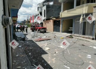 Vivienda en Moroleón explotó por una acumulación de gas, cuando surtían un servicio estacionario; por la explosión se reportan 2 lesionados y varias viviendas afectadas