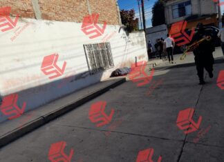 Un hombre fue ejecutado de varios balazos frente a su domicilio en la colonia La Loma en Valle de Santiago.