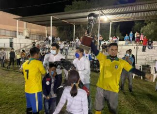 PRESIDENTE MUNICIPAL PRESENTE EN FINAL Y PREMIACIÓN DE LIGA DE FUTBOL VETERANOS DE 30