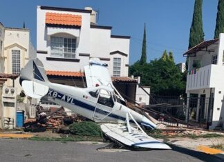 Cae avioneta en la colonia Gran Hacienda en Celaya; solo el piloto resulto lesionado.