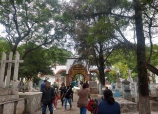 Llama alcalde de Valle de Santiago a evitar concentraciones en panteones.