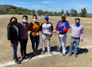 ASISTEN INTEGRANTES DEL AYUNTAMIENTO A JUEGO DE BÉISBOL EN COMUNIDAD DE LLANITOS