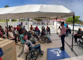 PRESIDENTE MUNICIPAL ASISTE A ENTREGA DE SILLAS DE RUEDAS POR PARTE DEL DIF MUNICIPAL