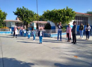 PRESIDENTE MUNICIPAL VISITA PREESCOLAR EN COMUNIDAD DE SANTIAGO CAPITIRO