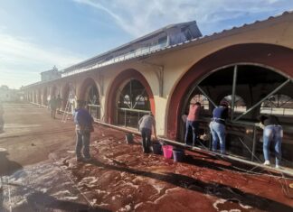 Se da mantenimiento al Mercado Hidalgo en Salvatierra.
