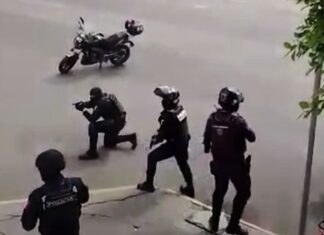 Policías de San Francisco del Rincon fueron agredidos a balazos por un motociclista, no se reportan heridos.