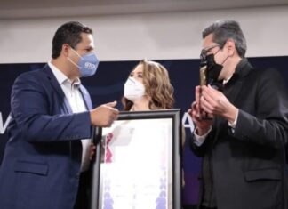 Gobierno de Guanajuato recibe premio del INAI por transparentar su presupuesto.