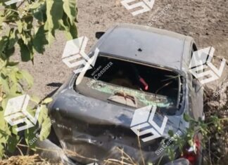 Aseguran vehículo abandonado con impactos de arma de fuego en San Francisco del Rincon.