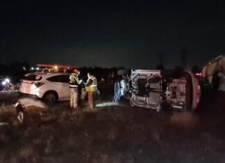 Se descarrila tren con vehículos en Silao