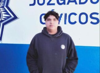 Detienen a tres con moto robada en Irapuato.