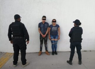 DOS PERSONAS FUERON DETENIDAS POR LA POLICÍA MUNICIPAL, INCULPADAS POR DE DESVALIJAR UN VEHÍCULO CON REPORTE DE ROBO.