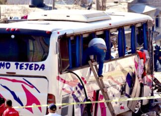Autobús se queda sin frenos y se impacta con una casa en el Estado de México; hay 19 muertos
