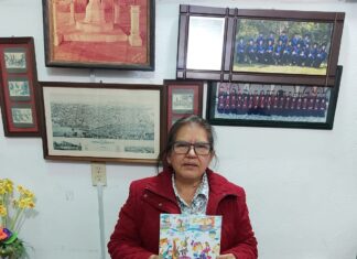 Salvaterrenses destacados, reconocen trabajo de la maestra María Eugenia Lara.