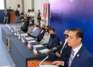 UG entrega reconocimientos a mestros y alumnos destacados de la ENMS