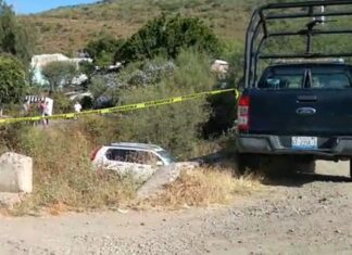 Un hombre fue asesinado a balazos cuando conducía una camioneta por la comunidad de Cerro Gordo.