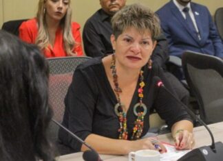 Un grupo de personas acusan a la supuesta activista Norma Nolasco por fraude en varios municipios de Guanajuato