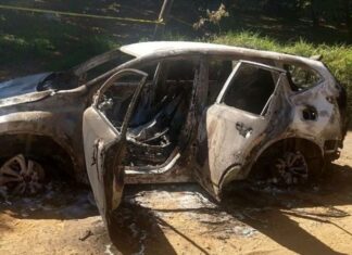 Encuentran tres cuerpos calcinados dentro de una camioneta en Ario de Rosales Mich.