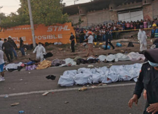 49 migrantes centroamericanos mueren tras volcar el trailer en el que se transportaban.