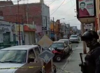 Atacan a un hombre a balazos en la calle Allende en Valle de Santiago; falleció cuando recibía atención médica.