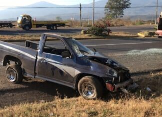 Volcadura en la carretera Morelia- Quiroga; no hubo lesionados.