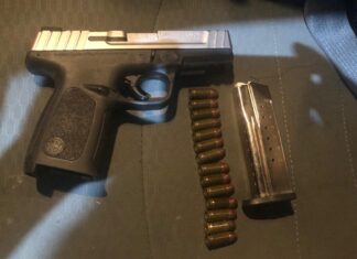 DETIENE LA POLICÍA DE LEÓN A DOS HOMBRES POR LA PORTACIÓN DE UN ARMA DE FUEGO