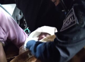 POLICÍAS DE LEÓN ASISTEN PARTO A BORDO DE TAXI