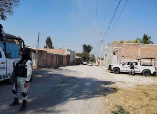 Atacan a dos hombres a balazos en Celaya.