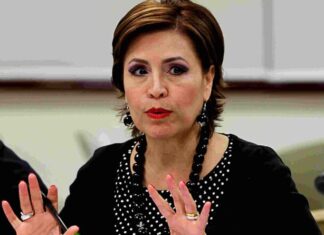 Rosario Robles regresa al penal de Santa Martha Acatitla luego de que juez le negara la prisión domiciliaria.