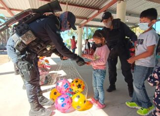 ENTREGAN JUGUETES Y AGUINALDOS A NIÑAS Y NIÑOS DE COLONIAS Y COMUNIDADES EN CELAYA.