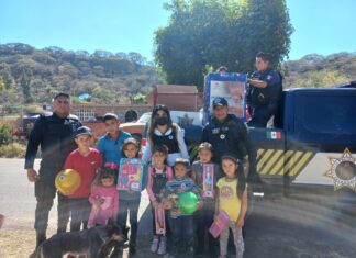 Policías de Salamanca alegraron a niños salmantinos con entrega de juguetes en Día de Reyes