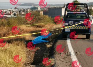 Un muerto y dos lesionados graves fue el saldo de una Volcadura en el libramiento carretero en Yuriria.