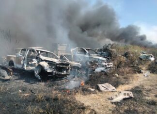 Incendio en Pensión Municipal consumio más de diez autos, en Villagran