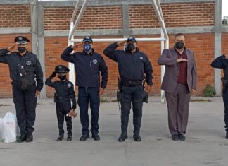 Entregan reconocimiento de Policía Honorario en Salvatierra.