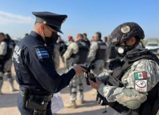 Revisan armas, vehículos y uniformes a Policías Municipales en Irapuato.