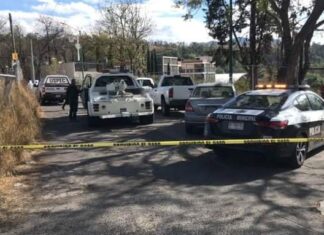 Dos personas fueron asesinadas en un taxi, en Morelia.
