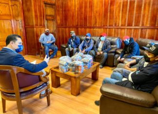 Entregan equipamiento a boleros del jardín principal en Salvatierra.