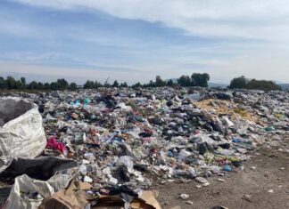 Autoridades municipales de Santiago Maravatío, realizaron labores de limpieza en el Basurero Municipal.