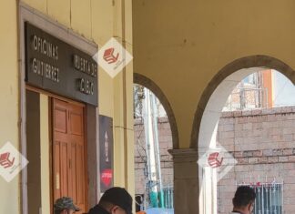 Mujer murió al entrar a elevador y caer al vacío desde una gran altura; esto en el Centro Histórico de Moroleón.
