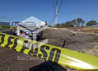 Un hombre fue atacado a balazos en Valle de Santiago; falleció cuando recibía atención médica.