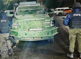 aseguran en Juventino Rosas un vehículo blindado, dos vehículos más, estrellas poncha llantas, equipo táctico y cartulinas.