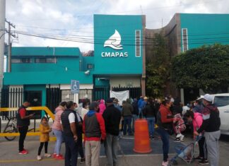 Vecinos de la Efrén Capiz se manifestaron en oficinas de CMAPAS