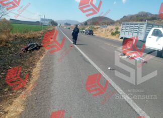 Dos hombres que viajaban en una motocicleta se impactaron de frente con una camioneta en Yuriria