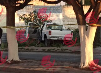 Un hombre fue ejecutado abordo de una camioneta en Apaseo El Grande.