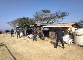 Tras balacera, policías y soldados rescatan a 2 personas secuestradas y abaten a 2 presuntos atacantes