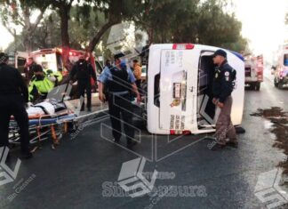 Ocho heridos en accidente vehicular en León.