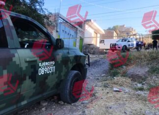 Un hombre fue asesinado a balazos al interior de un negocio de madera en la colonia Lomas de Medina, en León.